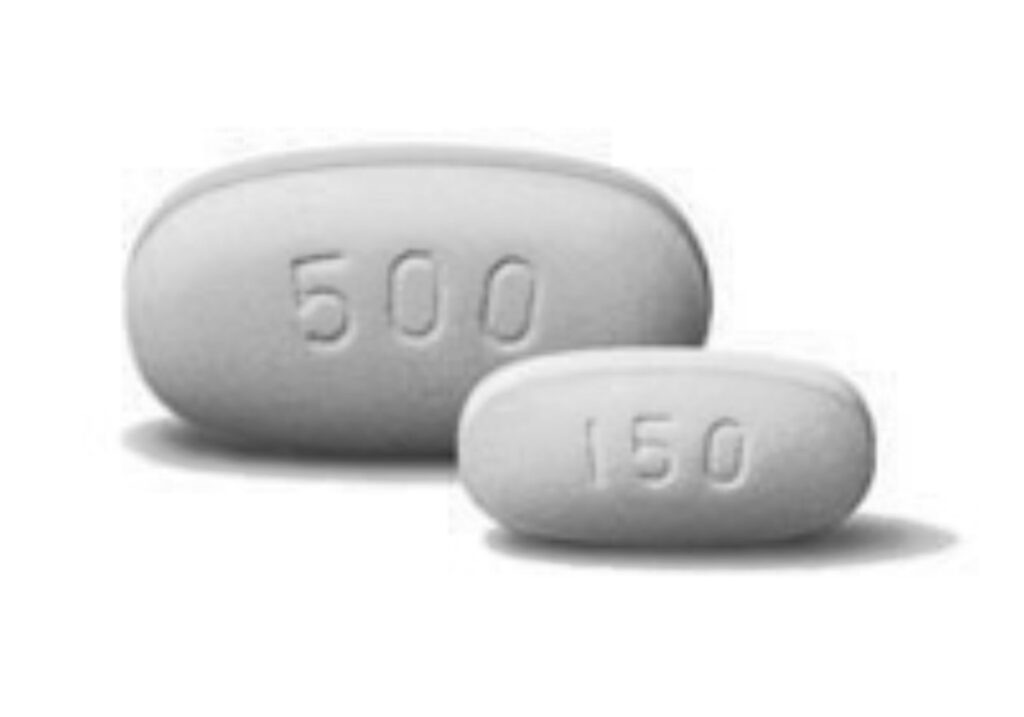 A picture showing the size difference between a 500mg tablet and a 150mg tablet