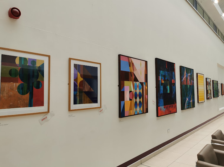 Bexley Route Inside From J46 or J47. Step 17. Walk straight ahead. Enjoy the piano player and the art on the walls.