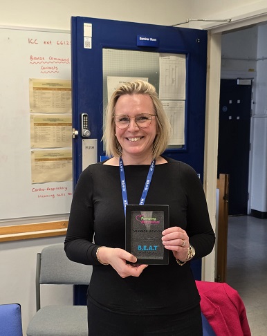 An image of InnoMeds Team Member Shannon Nickson holding the award on behalf of Pumping Marvellous Foundation for her commitment into the Heart Failure Academy.